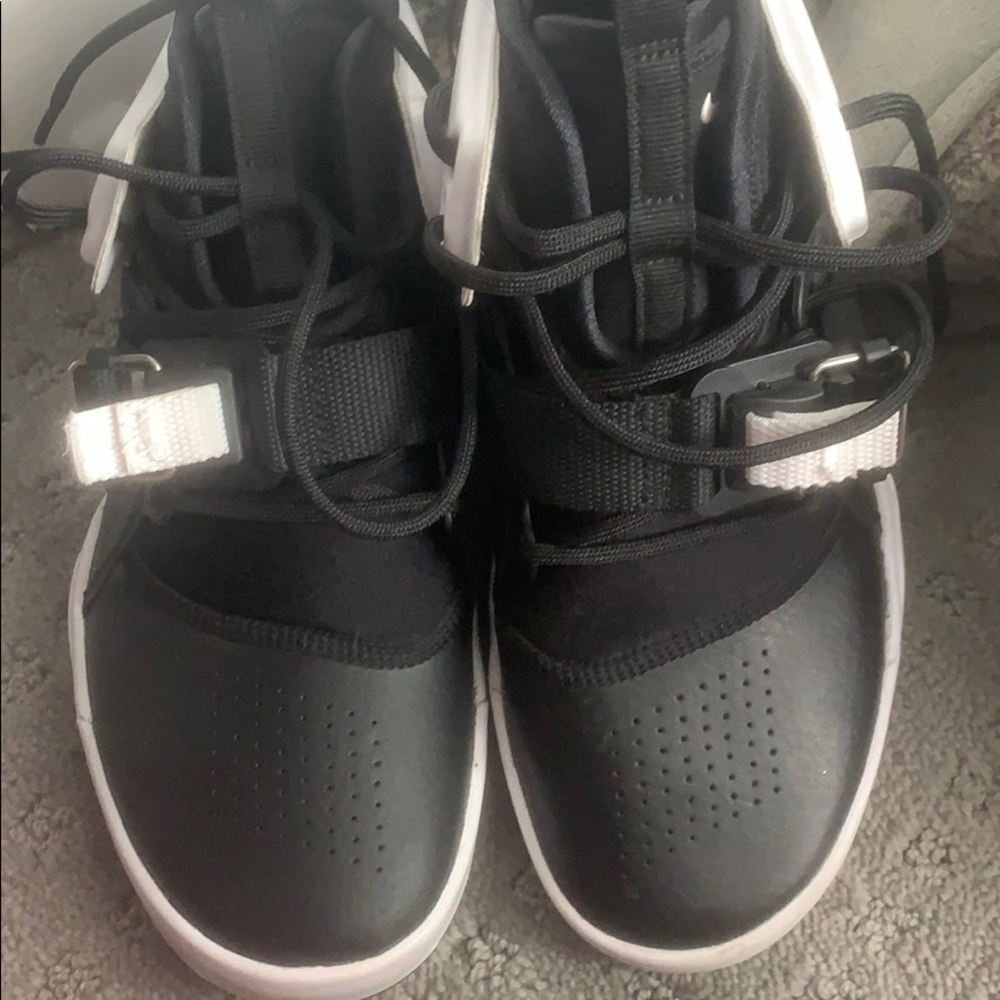 worn twice Nike youth shoes